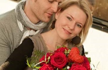 Paar mit Rosen - Blumen Bergmann